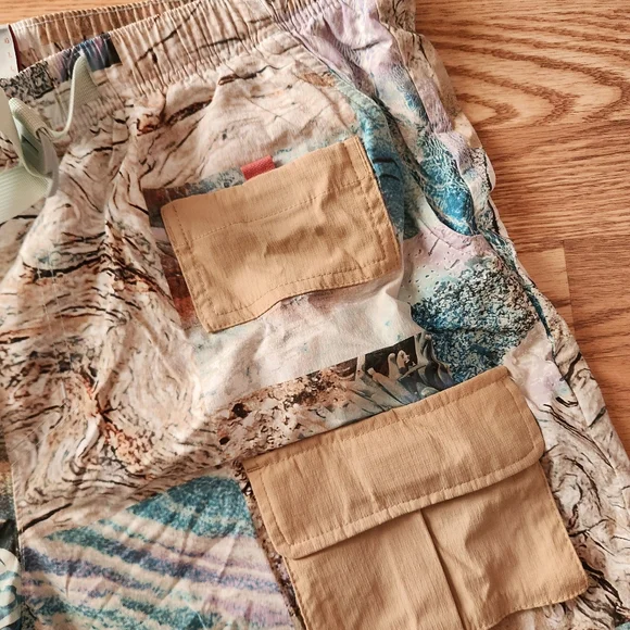 EUC Columbia Multicolor Patterned Cargo Shorts - Picture 3 of 10